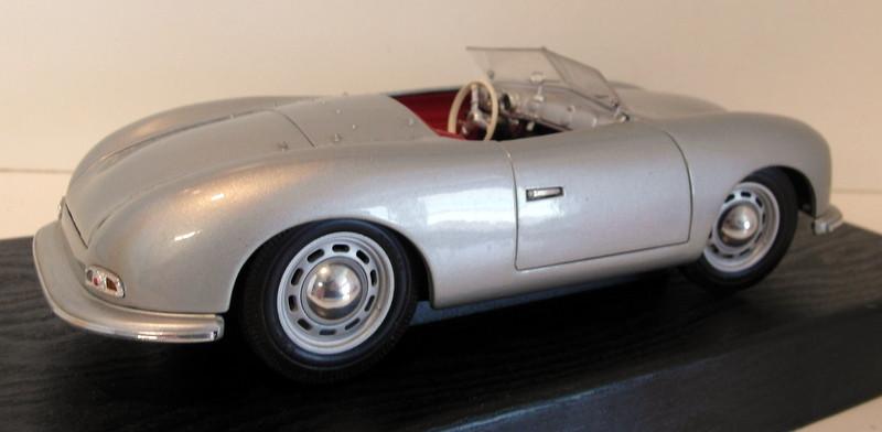 Maisto 1/18 Scale Diecast - 31853 Porsche No.1 Type 356 Roadster silver