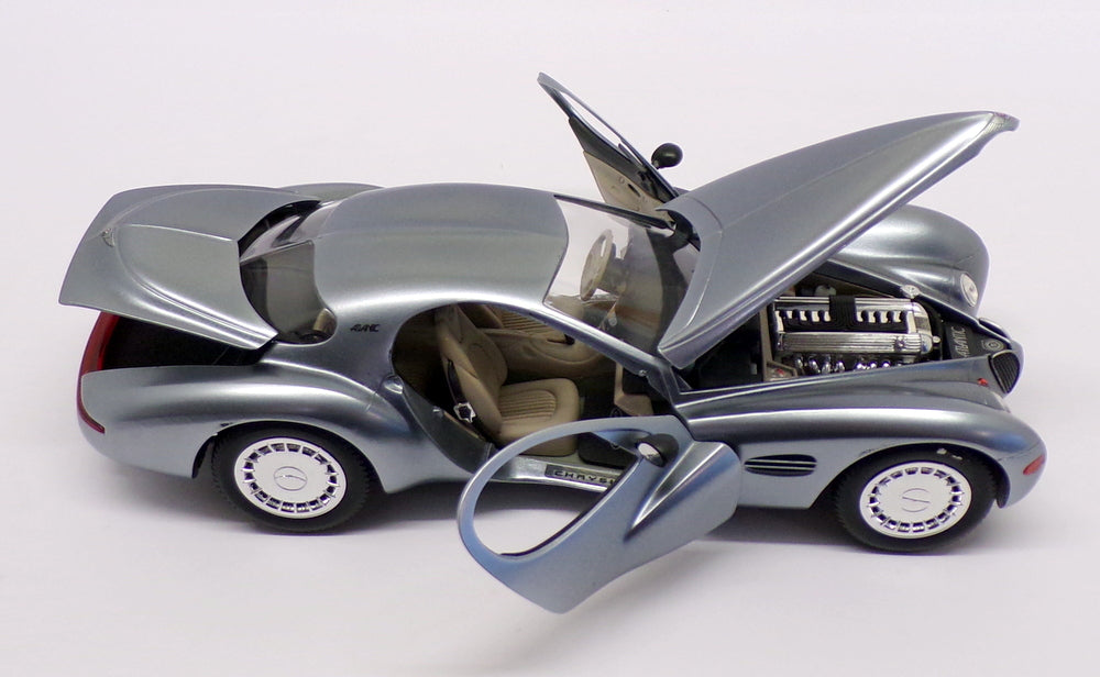 Guiloy 1/18 Scale Model Car 68572 - Chrysler Atlantic - Light Blue