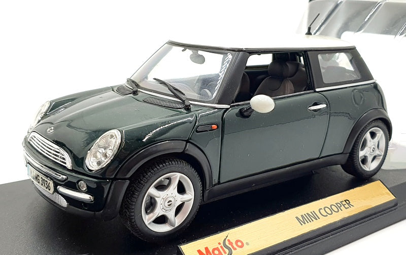Maisto 1/18 Scale Model Car 31619 - Mini Cooper - Green/White Maisto 1/18 Scale Model Car 31619 - Mini Cooper - Green/White