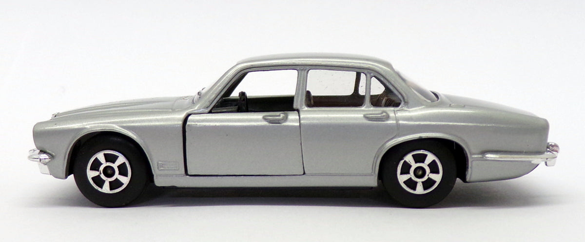Polistil 10cm Long Diecast CE61 - Jaguar XJ4.2 - Silver