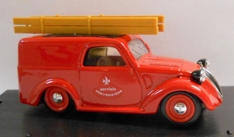 Brumm 1/43 Scale Metal Model - R246 FIAT 500B FURGONCINO 1946-49