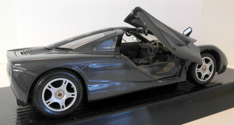 Maisto 1/18 Scale Diecast - 31810 McLaren F1 dark grey roadcar