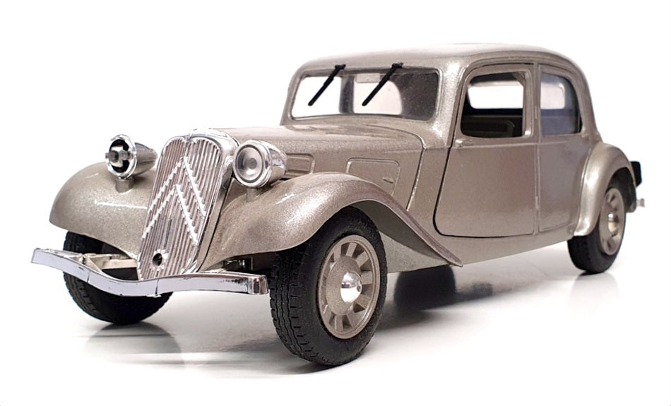 Eligor 1/20 Scale Diecast 3001 - 1938 Citroen Traction - Grey