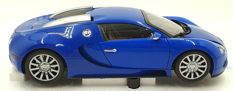 Minichamps 1/18 Scale Diecast 100 110821 Bugatti Veyron 2009 - Lgt Blue/DK blue