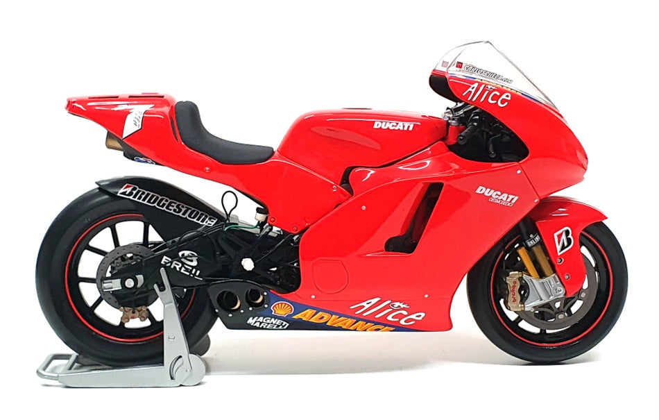 Minichamps 1/12 Scale 122 050007 - Ducati Desmosedici C. Checa MotoGP 2005