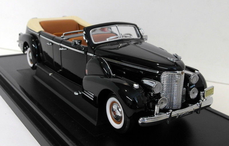 Road Signature 1/24 Scale Diecast - 24028 1938 Cadillac V-16 Presidential Limo