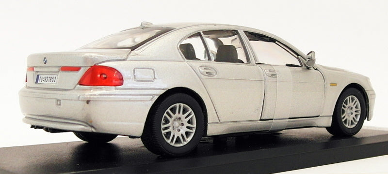 Solido 1/43 Scale Diecast Model Car 43303 - 2005 BMW Series 7 - Silver