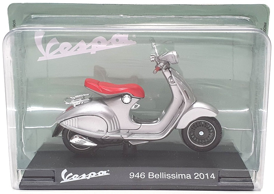 Altaya 1/18 Scale #12 - 2014 Piaggio Vespa 946 Bellissima - Silver