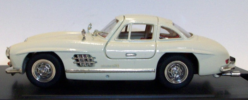 Bang 1/43 Scale - 7087 Mercedes Benz 300SL Gullwing 54 Ivory