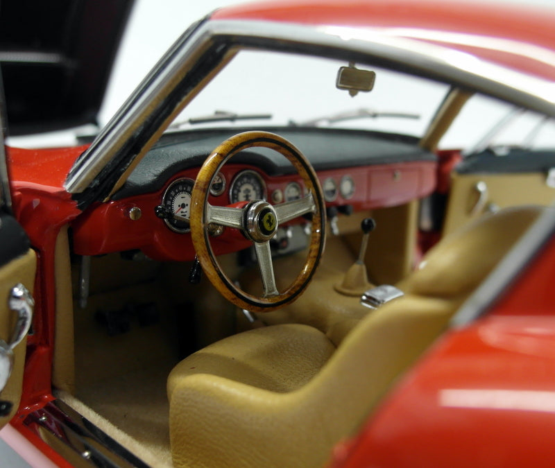 CMC 1/18 Scale M-046 - 1961 Ferrari 250 GT Berlinetta Passo Corto SWB - Red