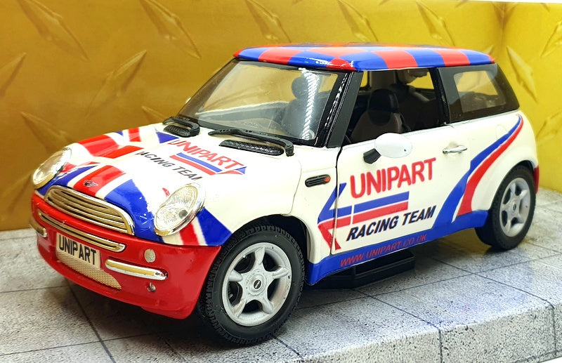 Motormax 1/18 Scale - 73100 - MINI Cooper 2001 Unipart Racing Team