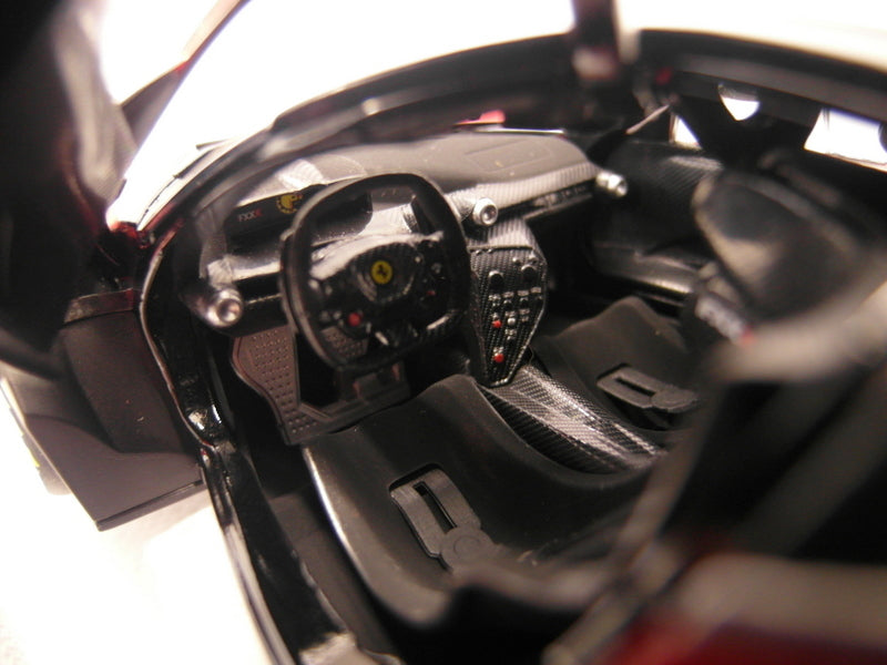 Burago Signature 1/18 Scale Diecast - 18-16907 Ferrari FXX K Supercar Red