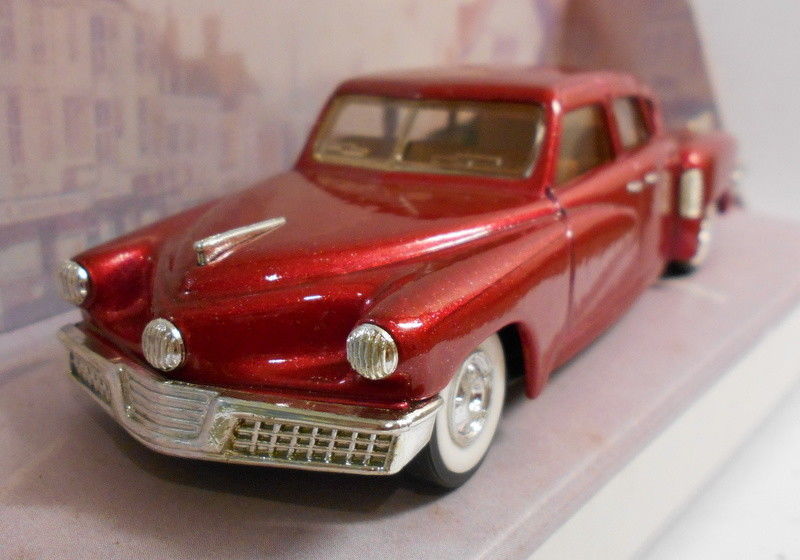 Dinky 1/43 Scale Diecast Model DY-11 1948 TUCKER TORPEDO RED