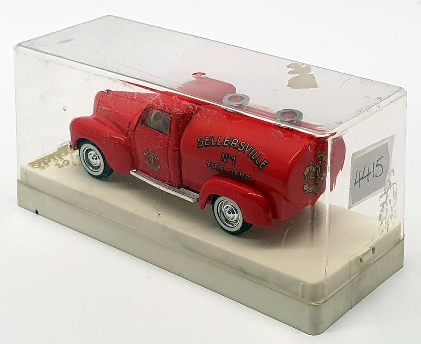 Solido 1/43 Scale 4415 - Dodge Pompiers Fire Tanker Truck - Red