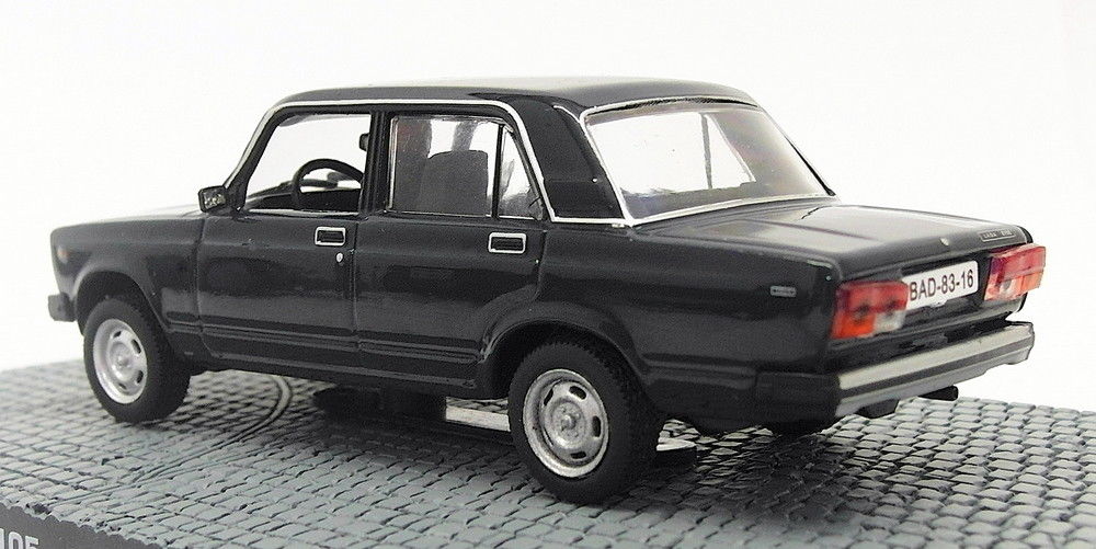 Fabbri 1/43 Scale Model Car 14518F - Lada 2105 - James Bond The Living Daylights