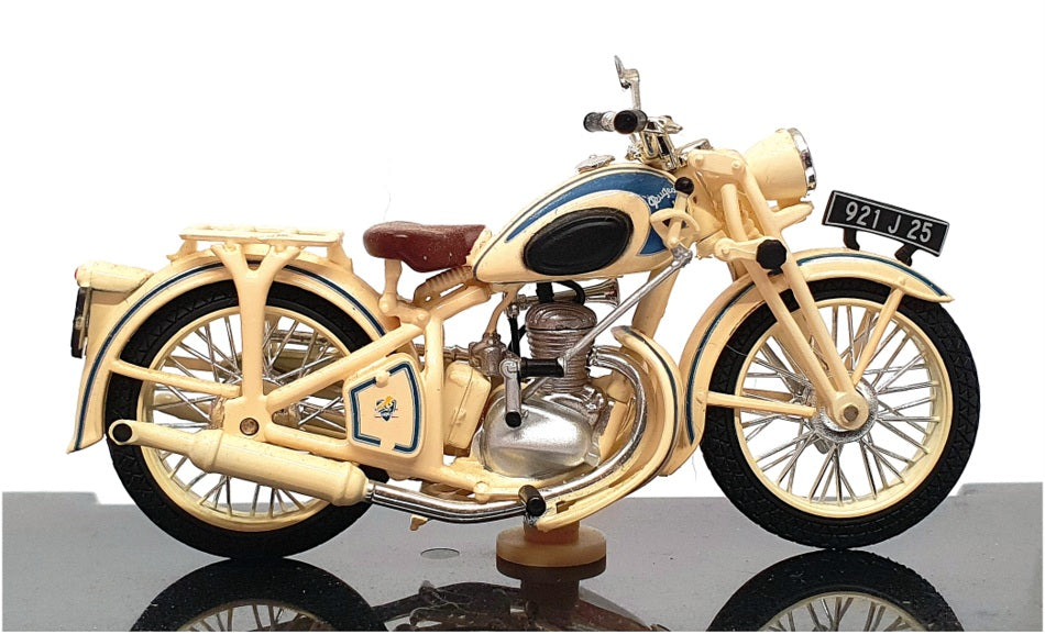 Atlas Editions 1/24 Scale 4 658 125 - 1951 Peugeot 55GL Motorbike - Cream