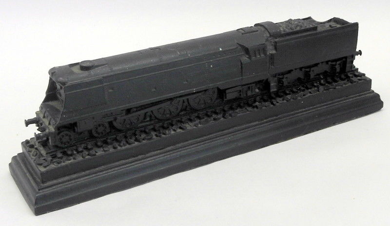 Classique Coal Model Locomotive Appx 30cm Long CL01 - 34072-257 Squadron