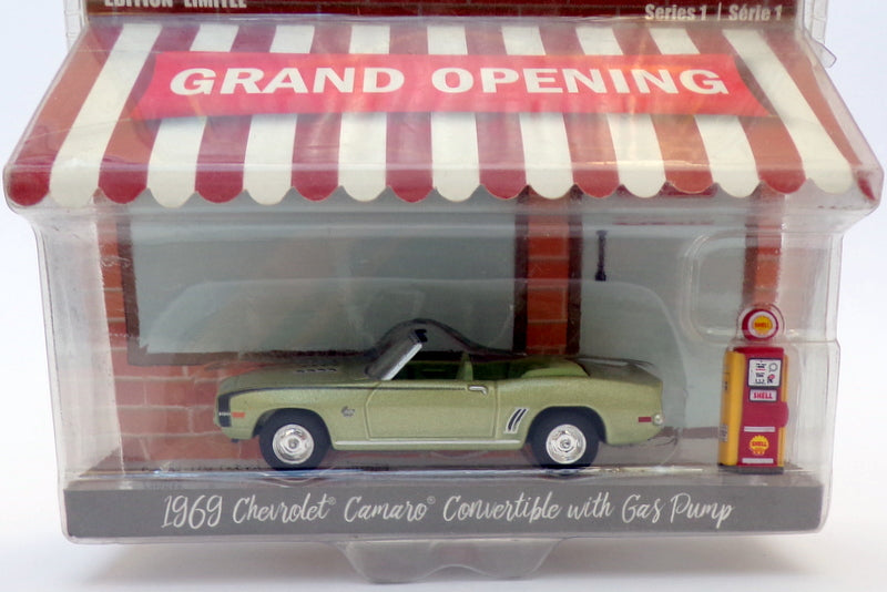 Greenlight Hobby Shop 1/64 Scale 97010 - 1969 Chevrolet Camaro & Gas Pump Green