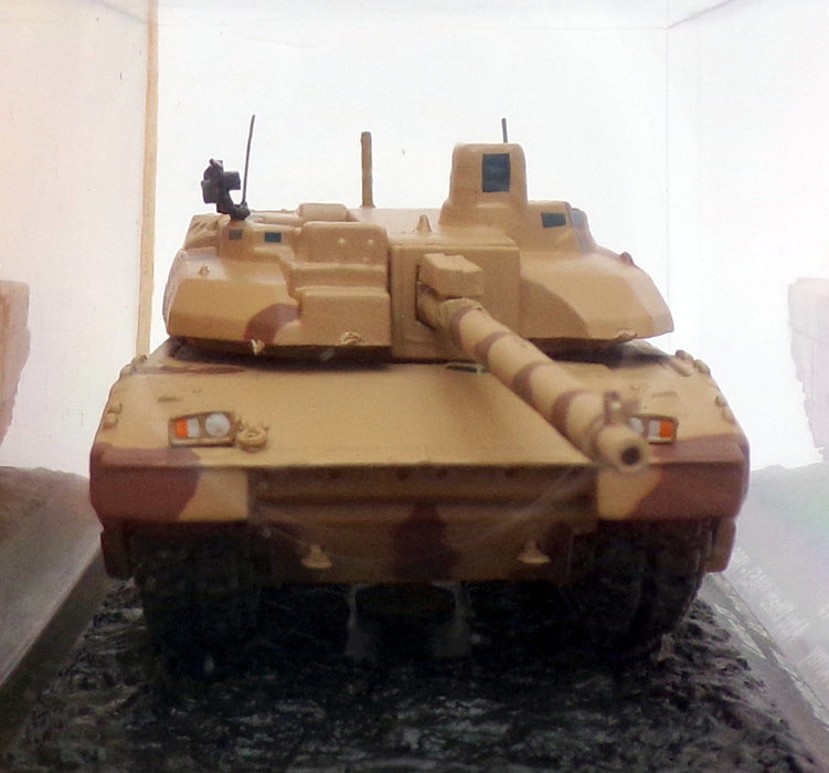 Altaya 1/72 Scale A28420G - Leclerc T5 Tank - (UAE) Army 1996