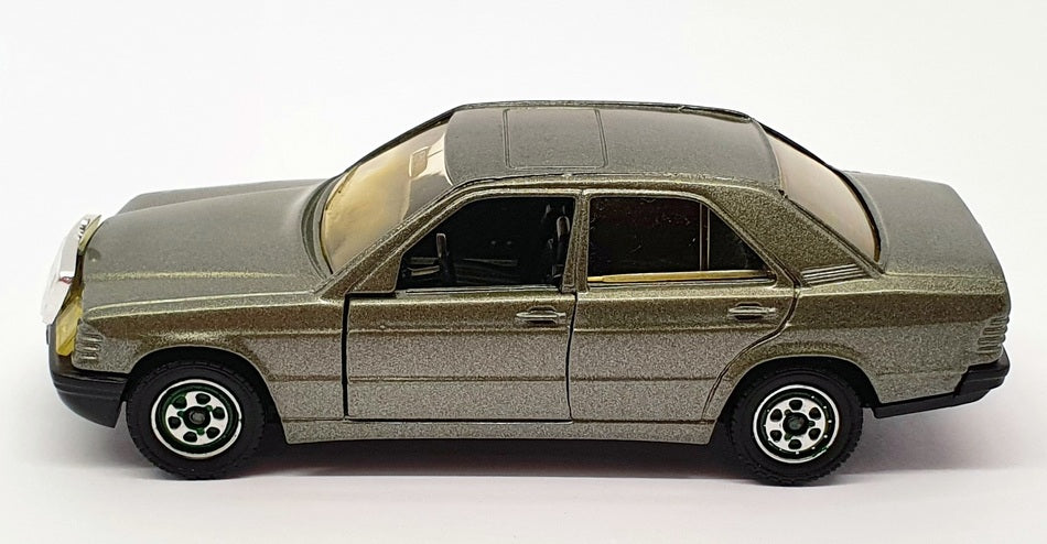 Solido 1/43 Scale Model Car 1337 - Mercedes Benz 190 - Metallic Green