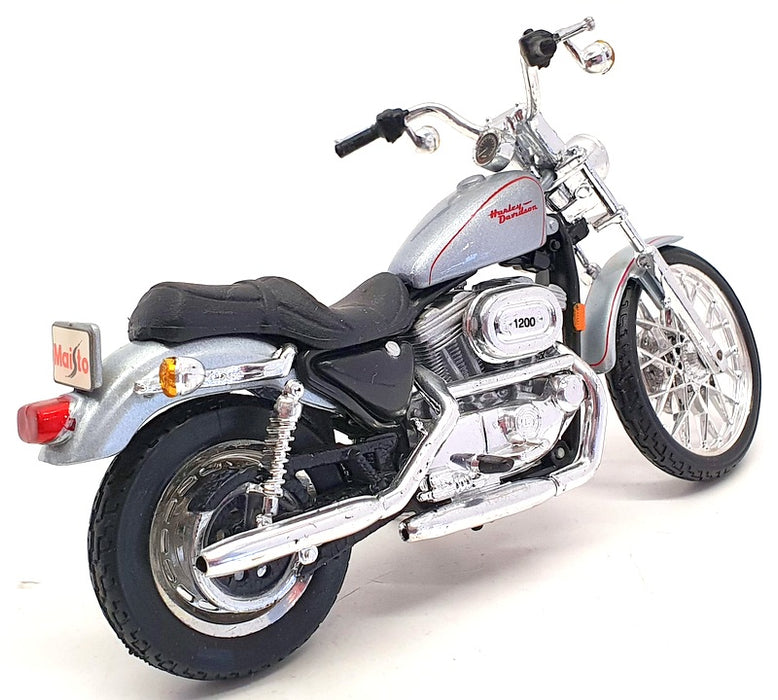 Maisto 1/18 Scale 31391 - 1999 Harley Davidson XL 1200C Sportster 1200 Custom