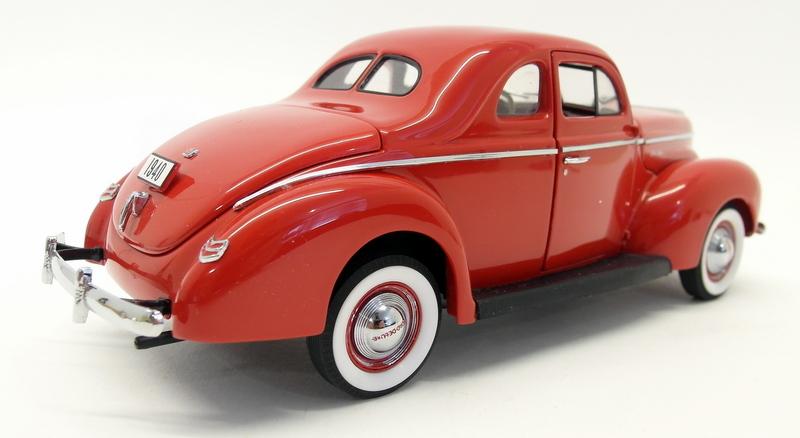 Danbury Mint 1/24 Scale Diecast - 828-005 1940 Ford Deluxe Coupe Red