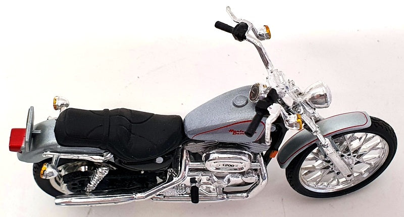 Maisto 1/18 Scale 31391 - 1999 Harley Davidson XL 1200C Sportster 1200 Custom