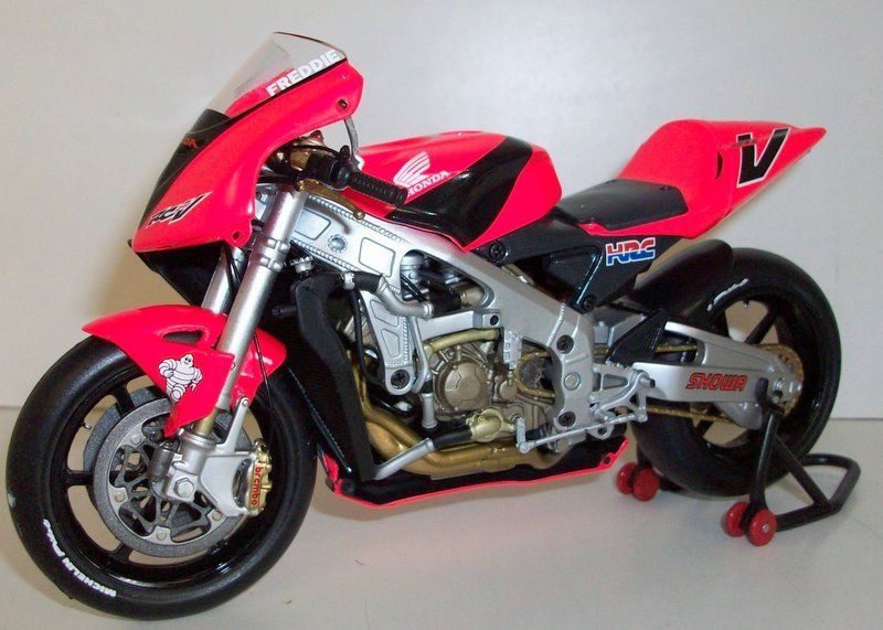 Minichamps 1/12 Scale - 122 017998 Honda RC211V F. Spencer Summer Test  2001