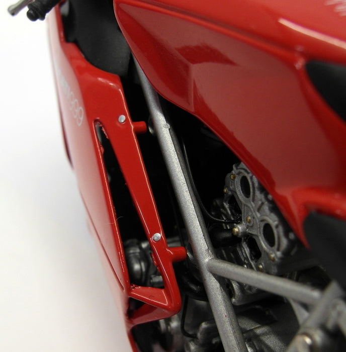 Minichamps 1/12 Scale Diecast - 122 120200 Ducati 999 Street Version Red