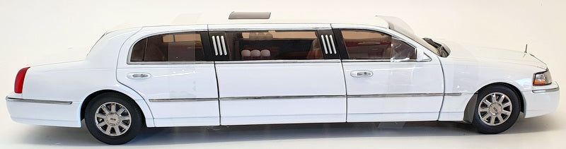 Sunstar 1/18 Scale Model Car 4201 - 2003 Lincoln Town Car Limousine - White