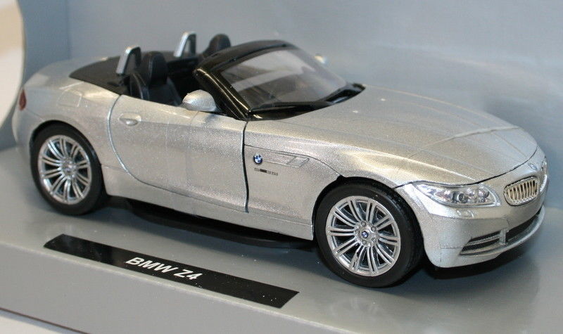 NewRay 1/24 Scale Metal Model Car 71183 - BMW Z4 - Silver