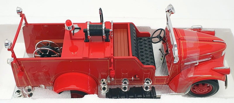 Road Signature 1/24 Scale Model Fire Truck 0068 - 1941 GMC Fire Truck