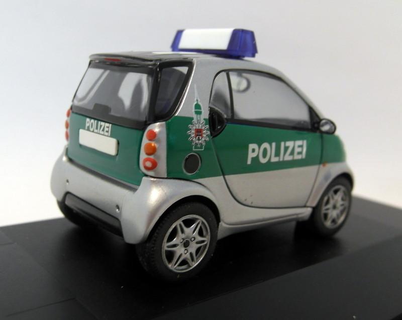 Herpa models 1/43 Scale diecast - 070591 Smart City Coupe Polizei Hamburg Police