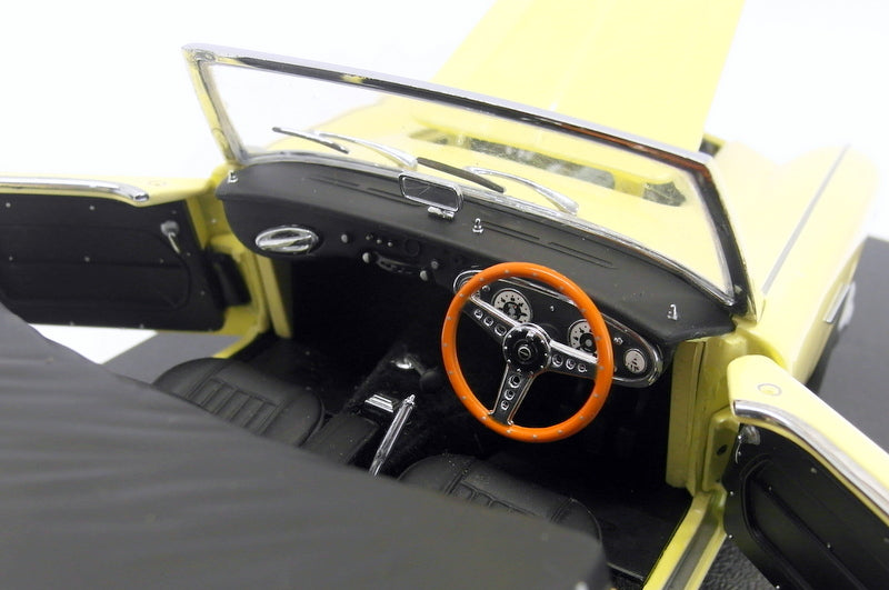 Kyosho 1/18 Scale - CASE5 Austin Healey 100 Six Pale Yellow + Case