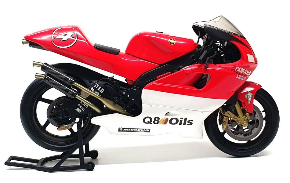 Minichamps 1/12 Scale 122 006304 - Yamaha YZR 500 Max Biaggi 2001