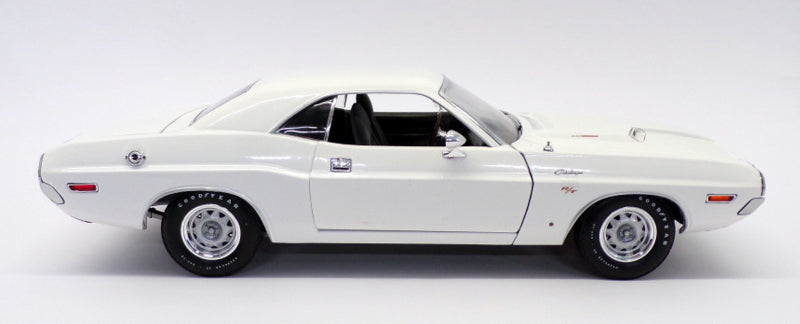 Greenlight 1/18 Scale 13526 - 1970 Dodge Challenger R/T Vanishing Point - White