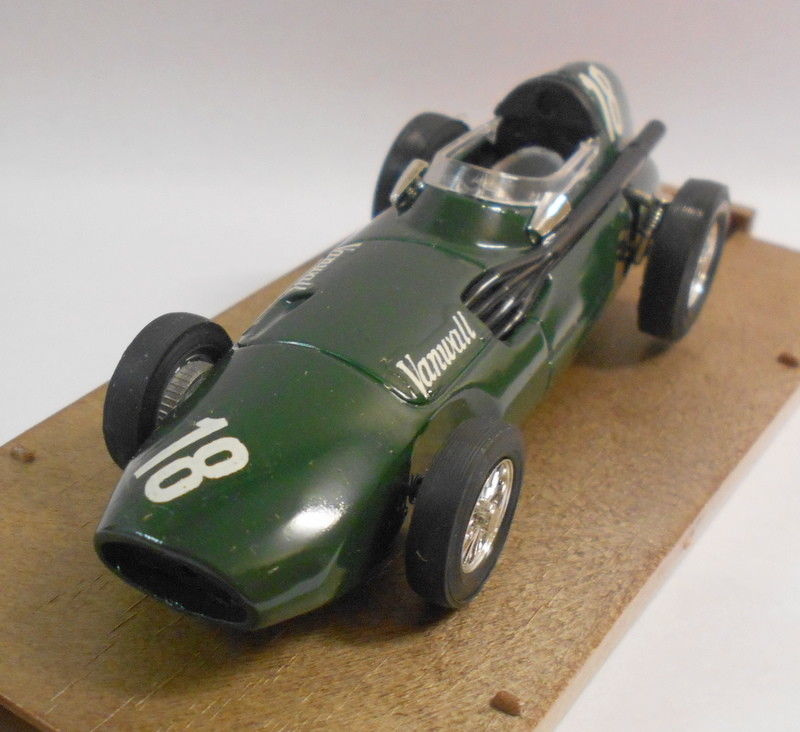 Brumm 1/43 Scale Metal Model - R98 VANWALL F1 HP285 1957