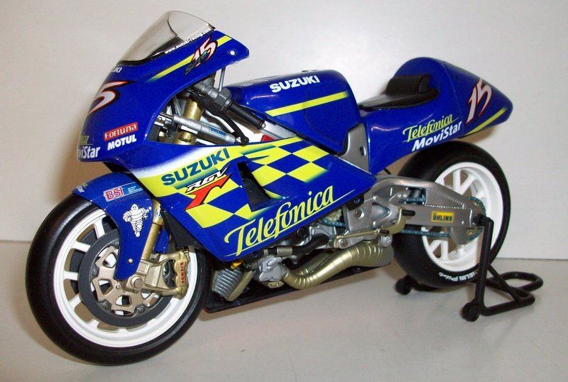 Minichamps 1/12 Scale 122 016215 Suzuki RGV 500 Sete Gibernau 500cc GP 2001