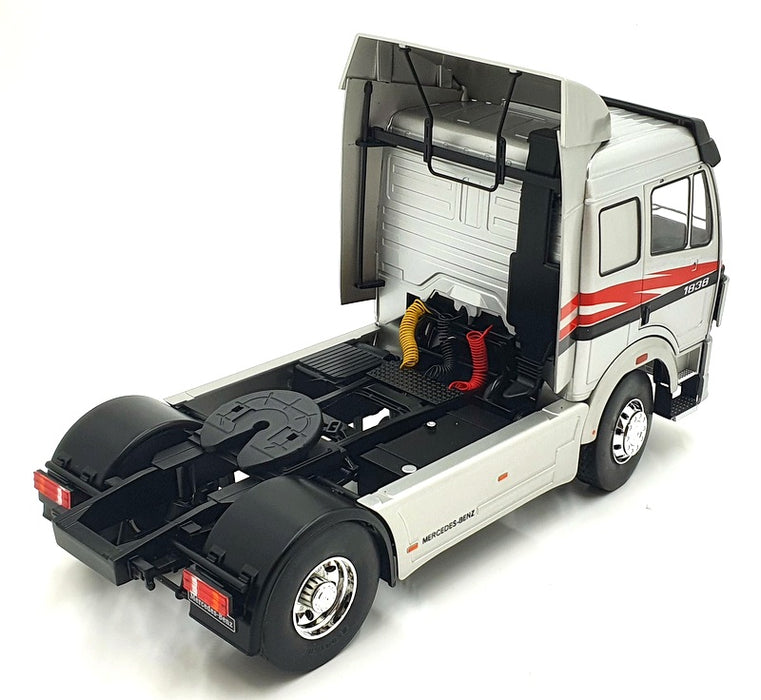 Model Car Group (MCG) 1/18 Scale MCG18136 - Mercedes Benz SK II - Silver