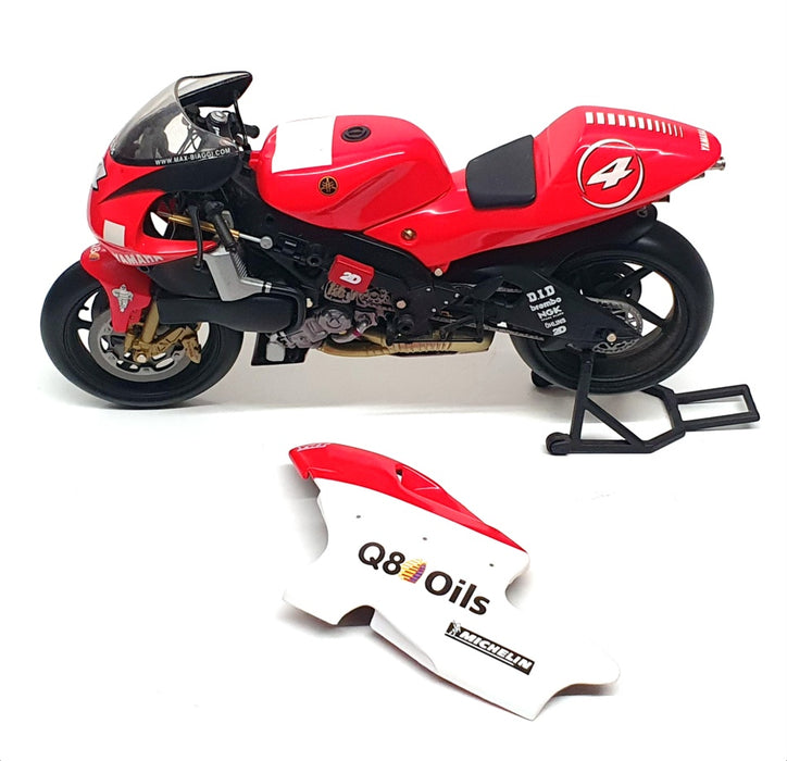 Minichamps 1/12 Scale 122 006304 - Yamaha YZR 500 Max Biaggi 2001