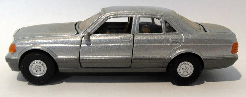 Diapet 1/40 Scale diecast - SV-04SIL Mercedes Benz 560 SEL Silver