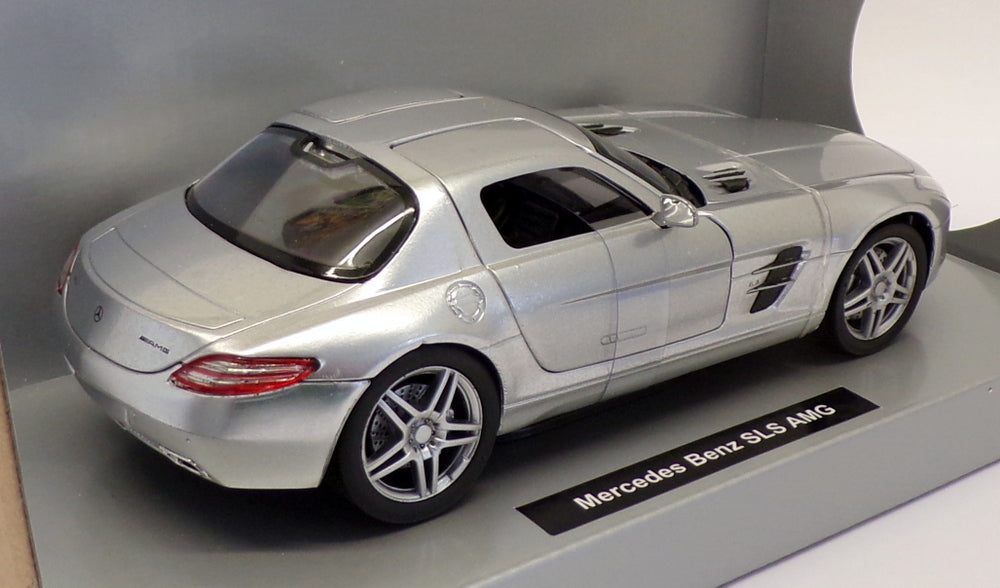 NewRay 1/24 Scale Model Car 71193 - Mercedes Benz SLS AMG - Silver
