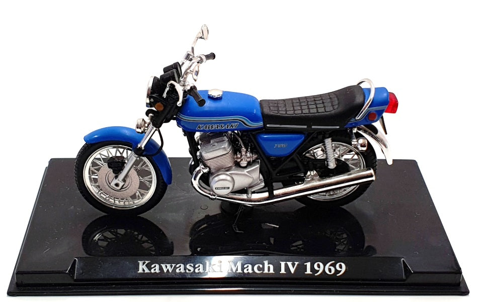 Atlas Editions 1/24 Scale 4 658 111 - 1969 Kawasaki Mach IV Motorbike - Blue