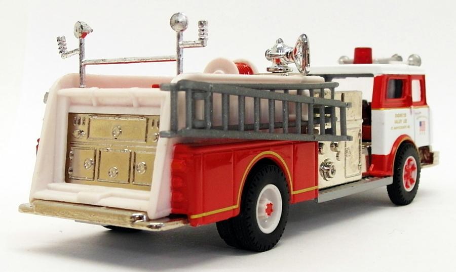 Corgi 1/50 Scale Model Fire Engine 52004 - Mack CF Pumper - St.Mary's County