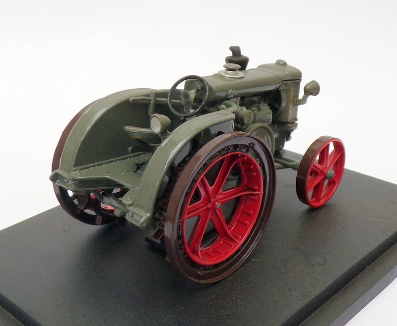 Hachette 1/43 Scale Model Tractor HT068 - 1934 SuperLandini - Grey
