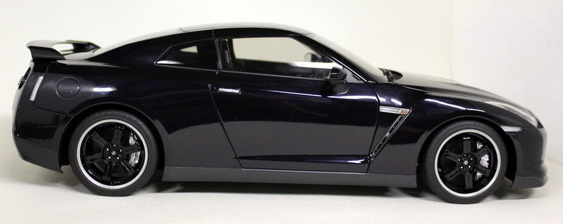 Autoart 1/12 scale 12201 - 2010 Nissan GT-R R35 Spec V - Black
