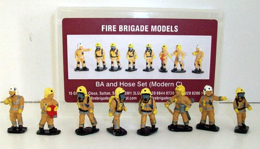 Fire Brigade models 1/72 Scale - FBM16 BA & Hose set modern C Figures