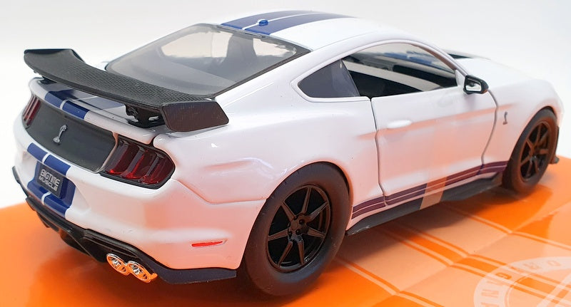 Jada 1/24 Scale Model Car 32663 - 2020 Ford Mustang Shelby GT500 - White