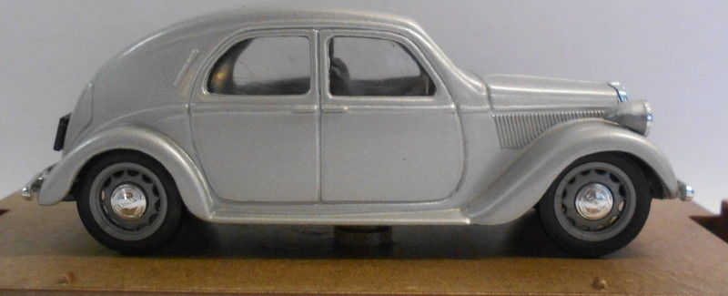 Brumm 1/43 Scale Metal Model - R58 LANCIA APRILIA BERLINA 47HP 1936-48