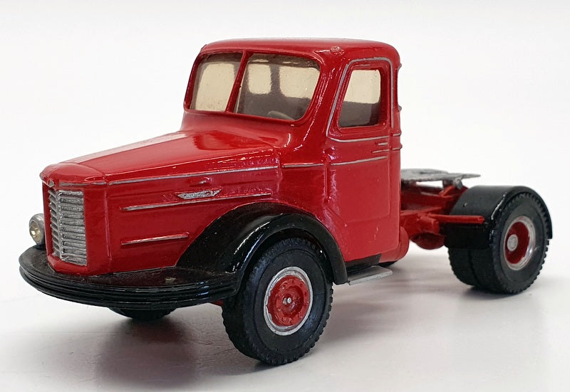 Lion Car 1/50 Scale - Mat110  - Hand Painted Red & White Truck & Trailer